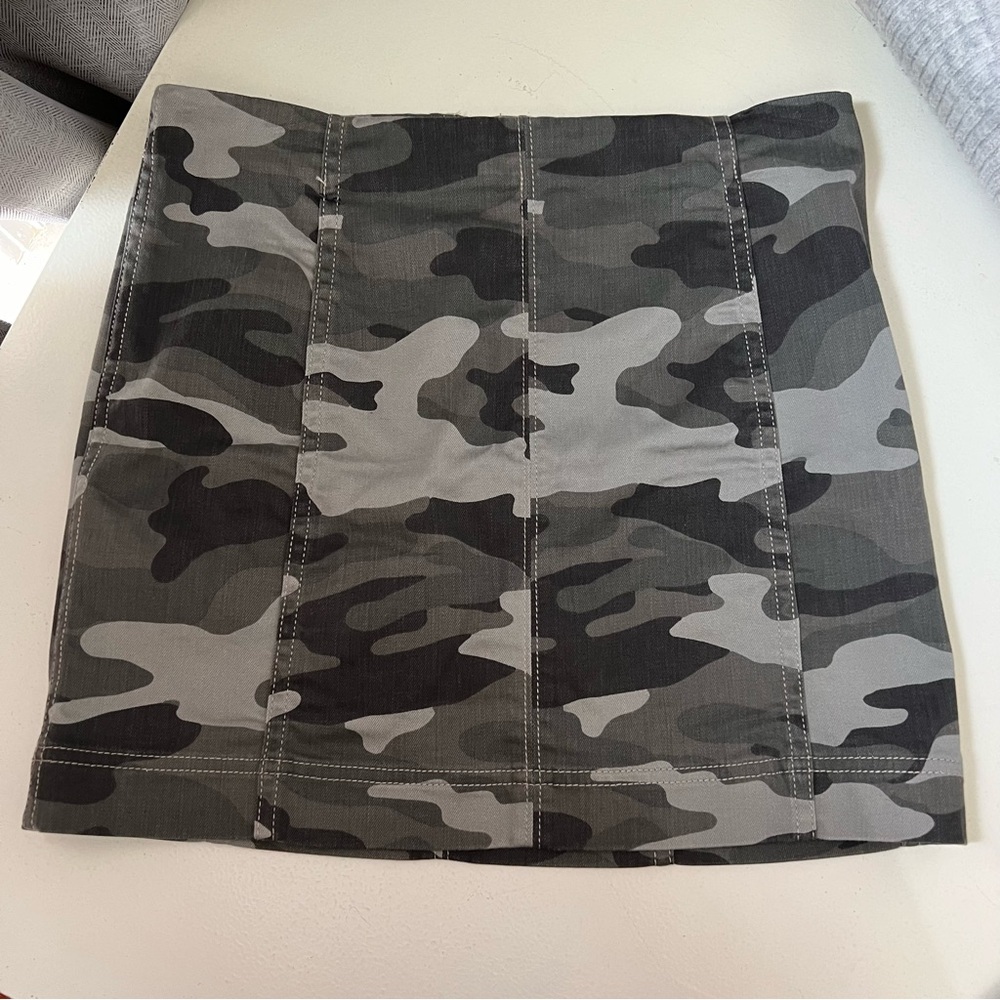 Jolt Skirt Juniors Size 9/29 Gray Camo Stretch Pencil Straight Short Unlined